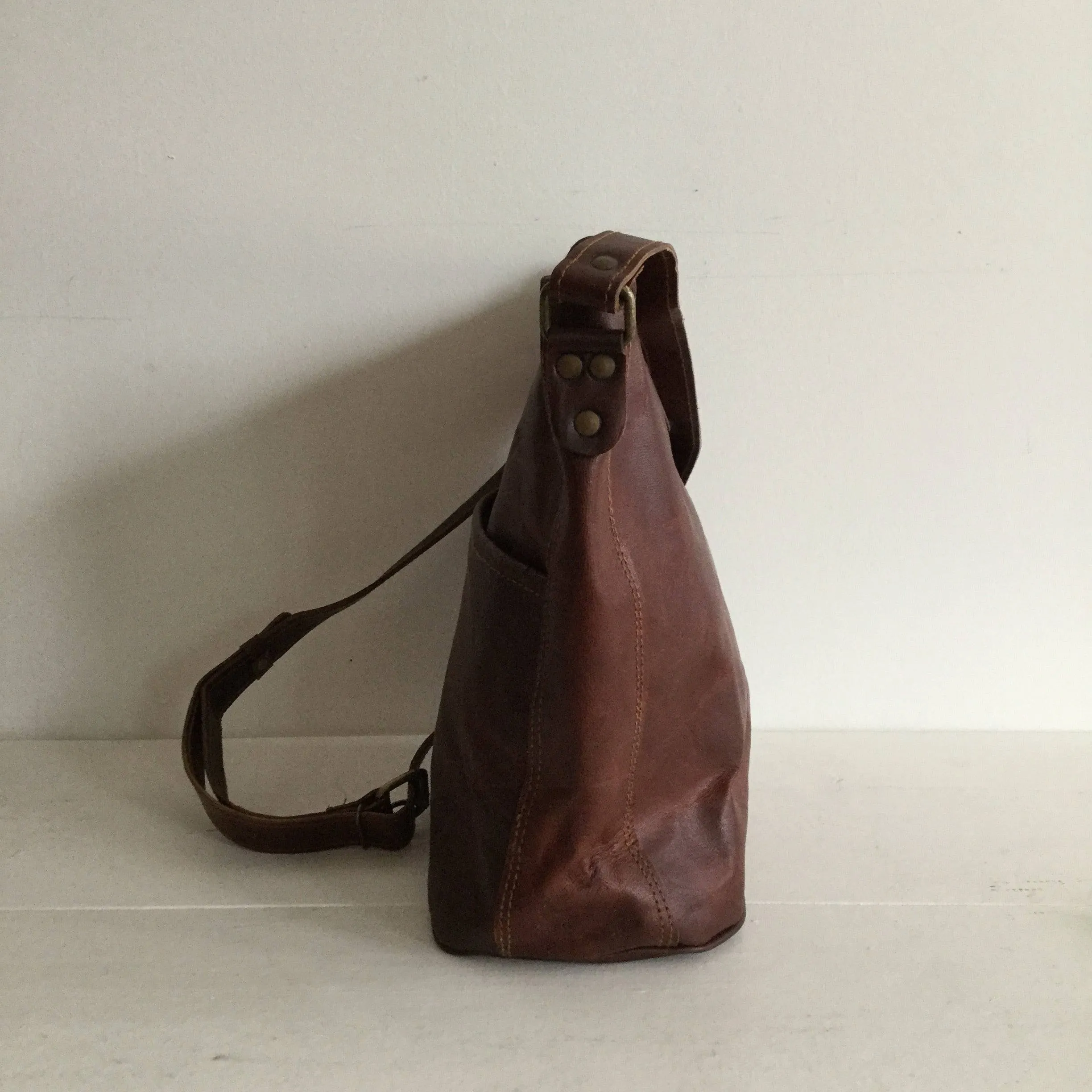 10" LEATHER BUCKET BAG