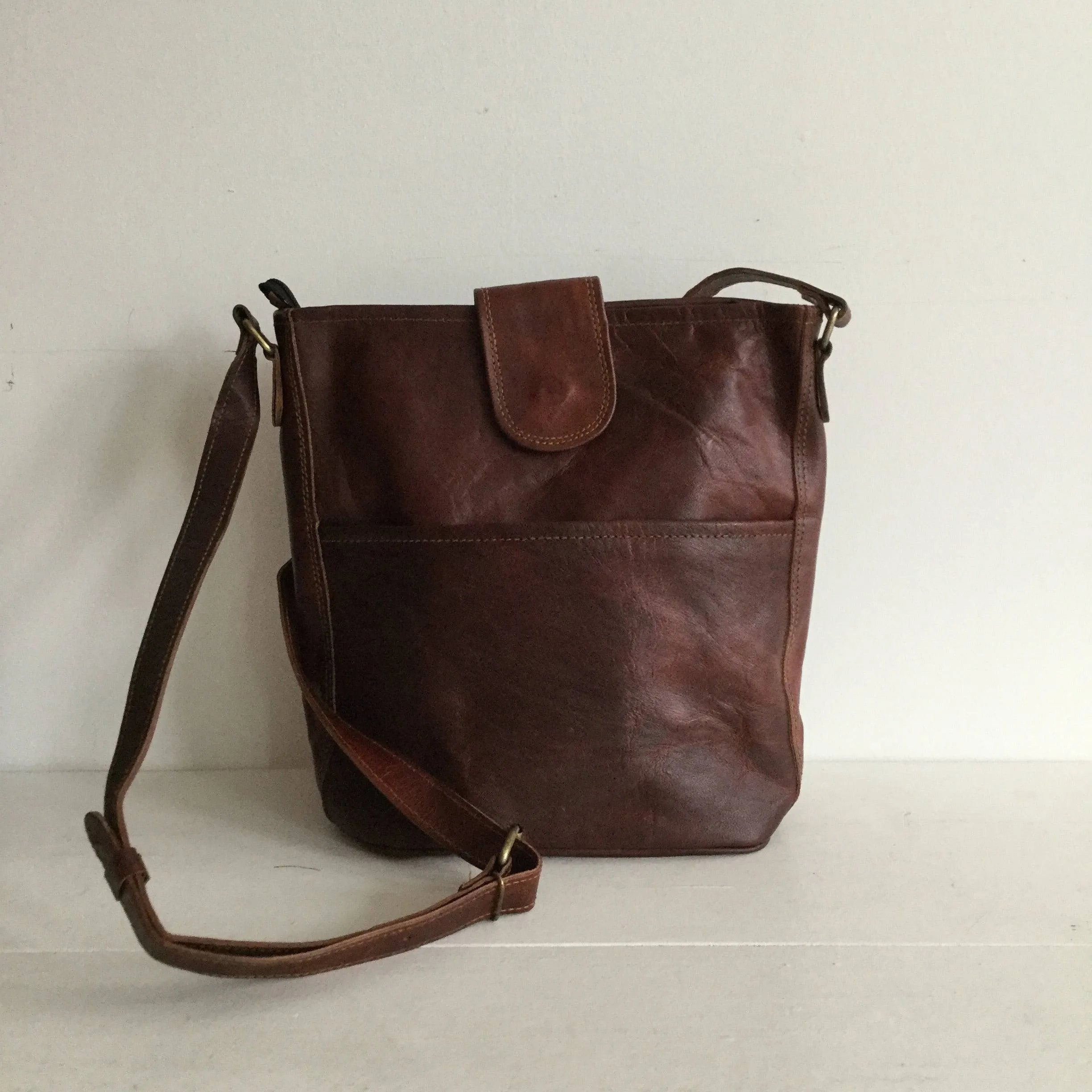 10" LEATHER BUCKET BAG