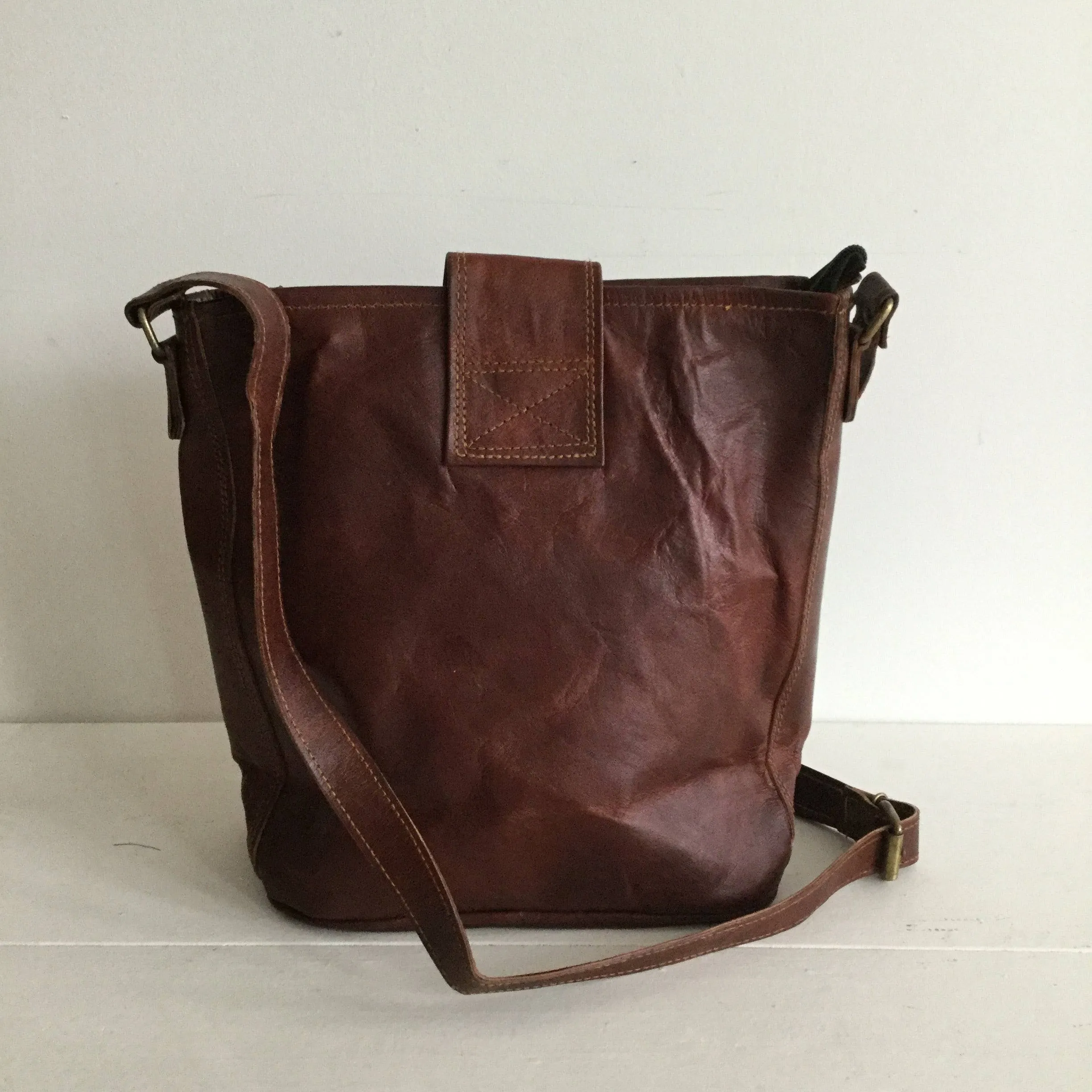 10" LEATHER BUCKET BAG