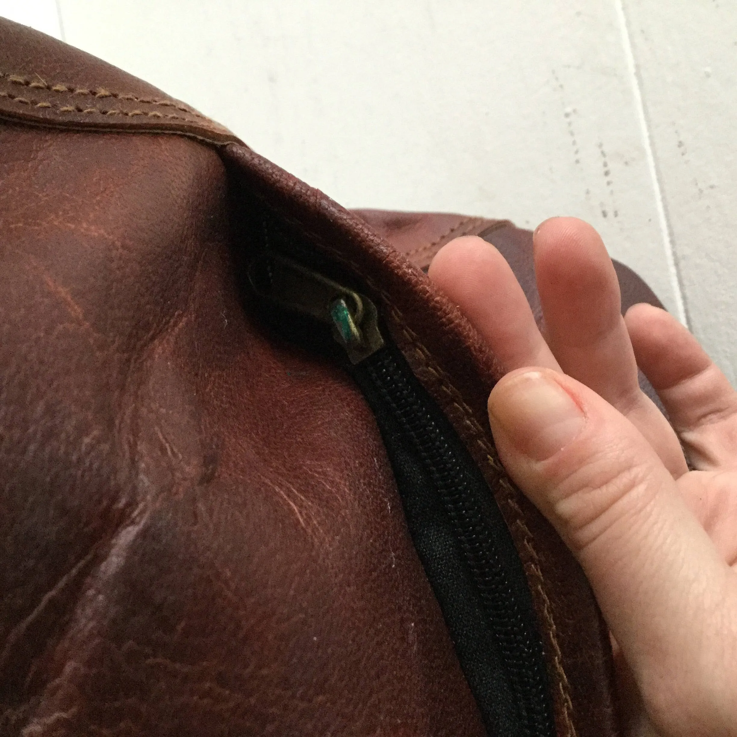 10" LEATHER BUCKET BAG