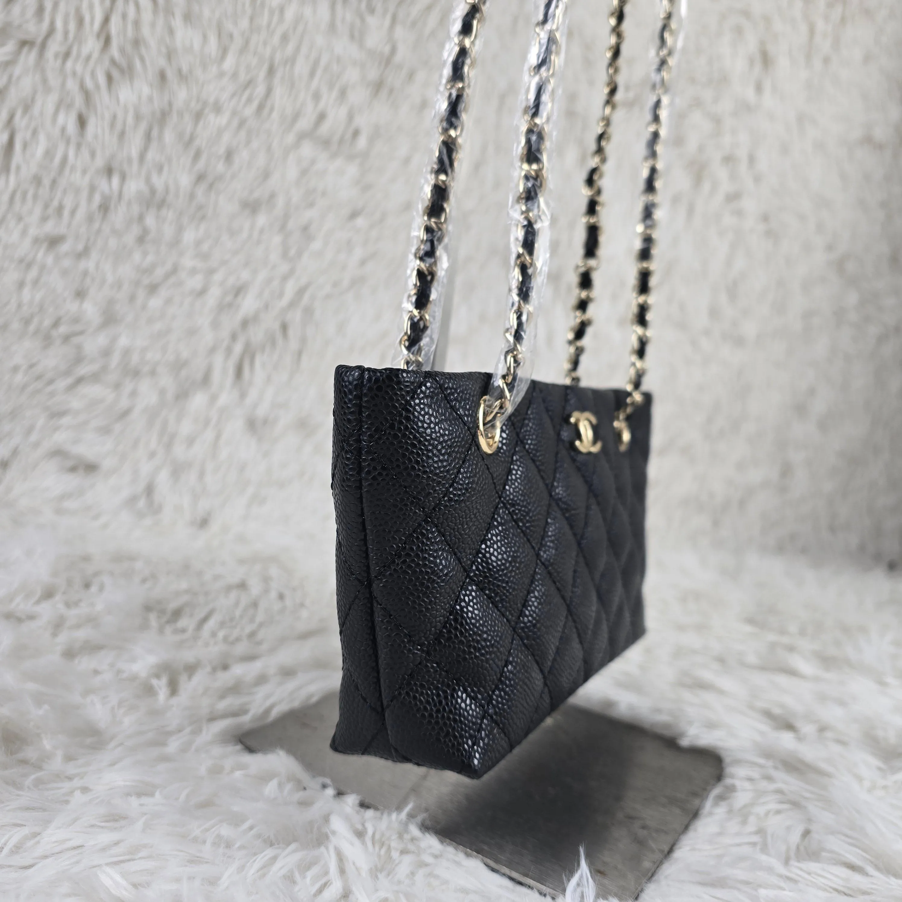3 Color - Smooth Calfskin Diamond Quilt Tote Bag