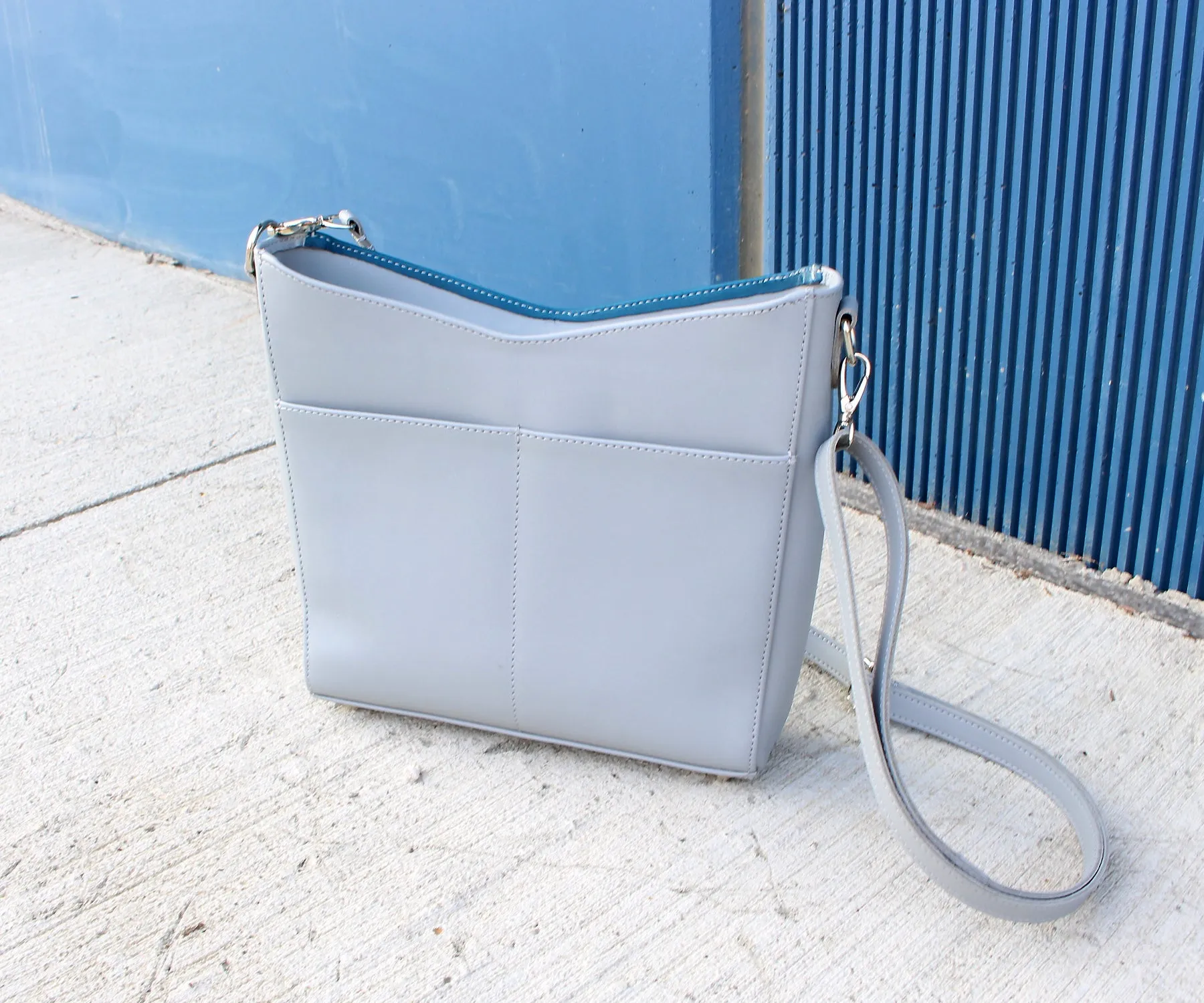 Angular Designer Leather Galloper Gray Blue Handbag