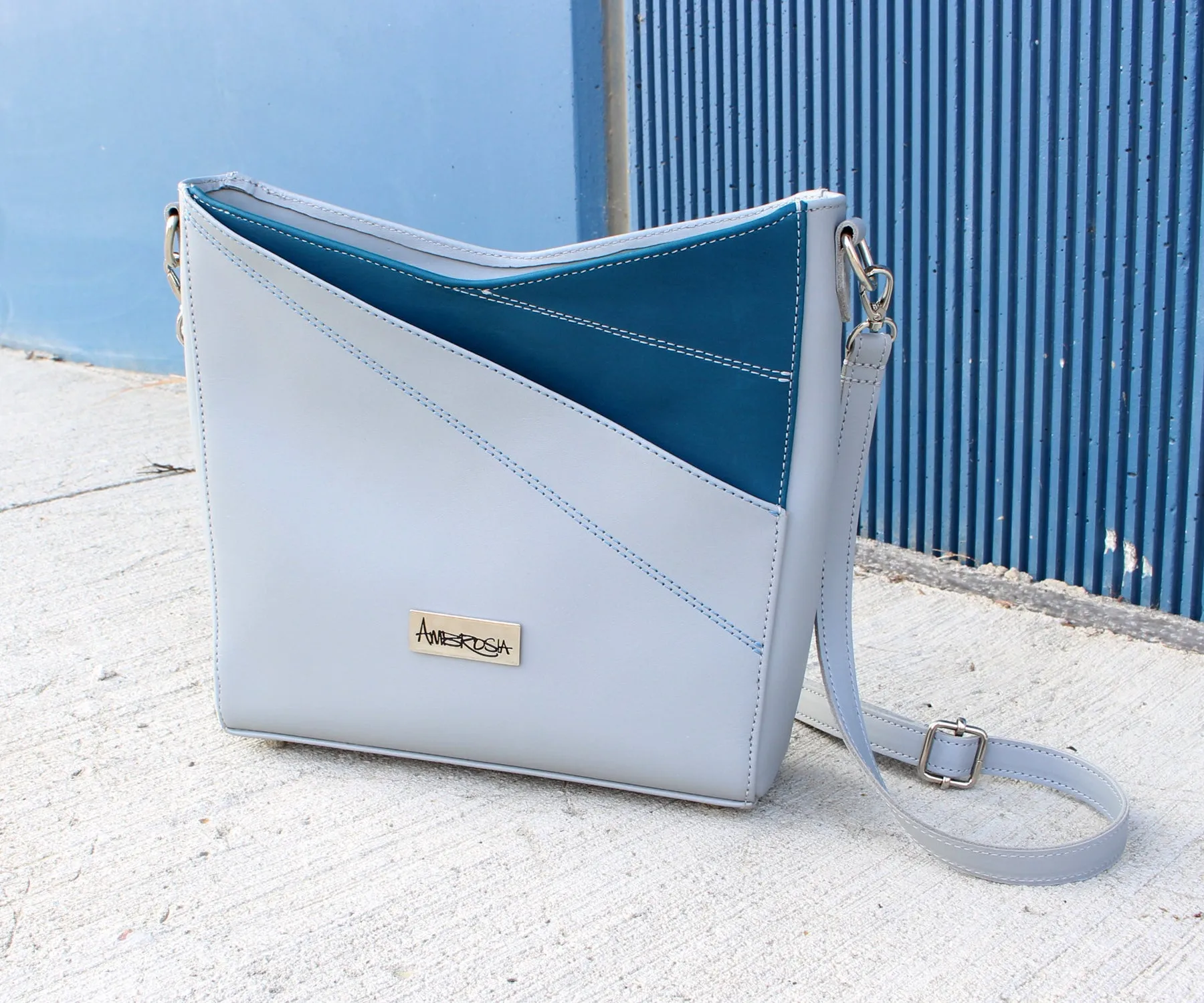 Angular Designer Leather Galloper Gray Blue Handbag