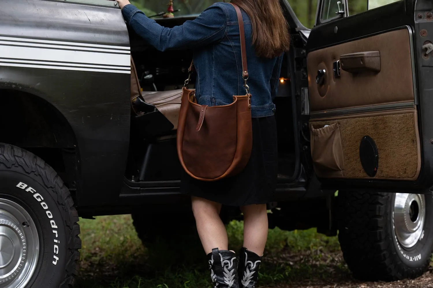 CELESTE LEATHER HOBO BAG - MEDIUM - COGNAC BISON