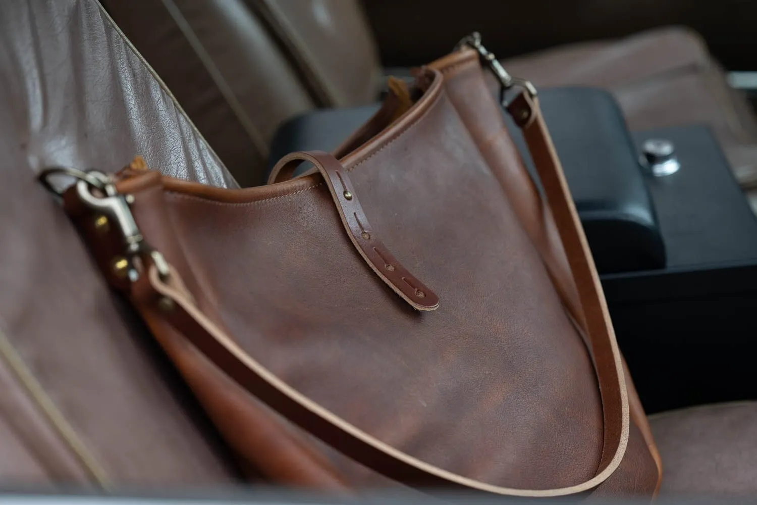 CELESTE LEATHER HOBO BAG - MEDIUM - COGNAC BISON