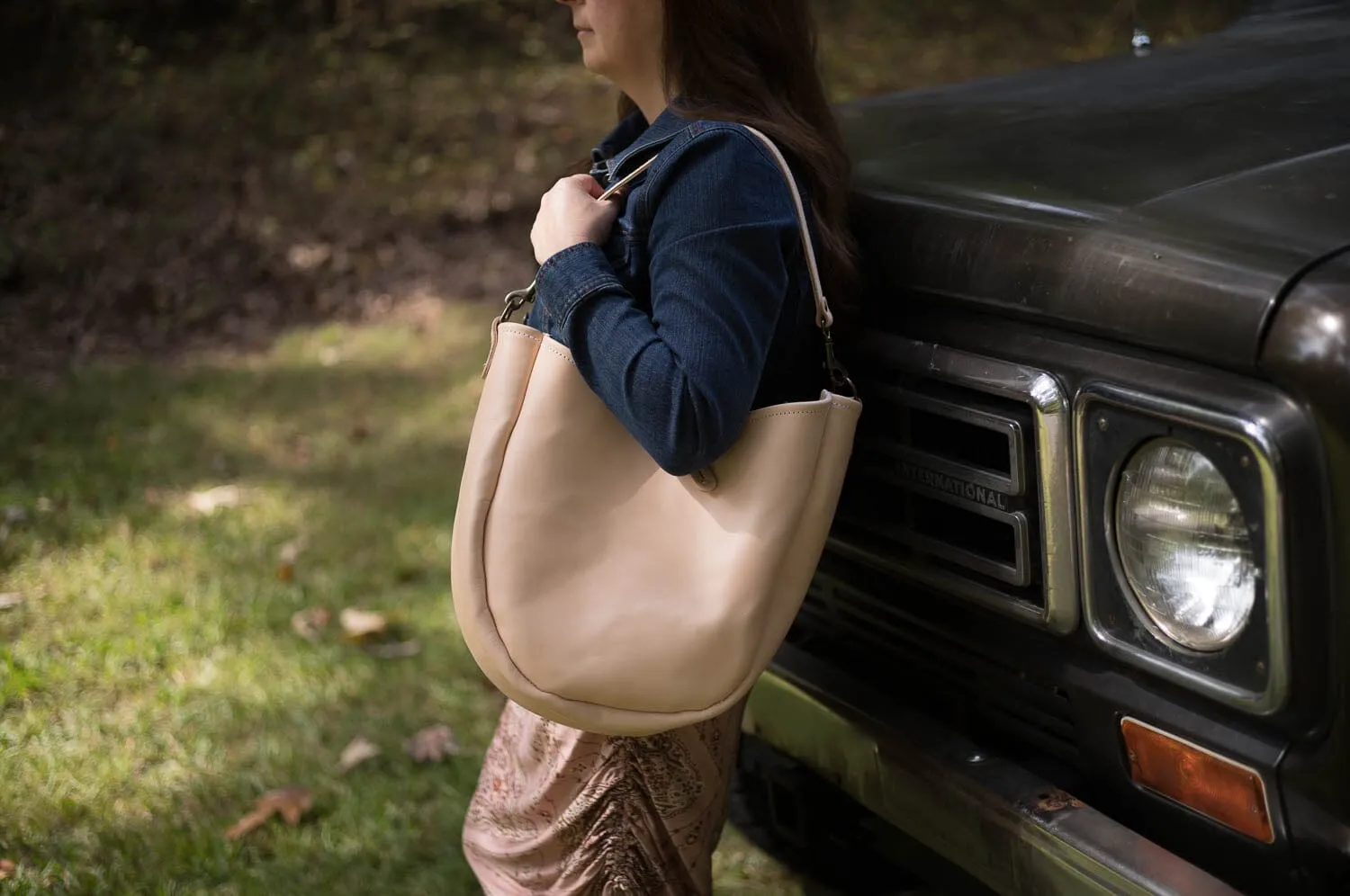 CELESTE LEATHER HOBO BAG - MEDIUM - NATURAL VEG TAN