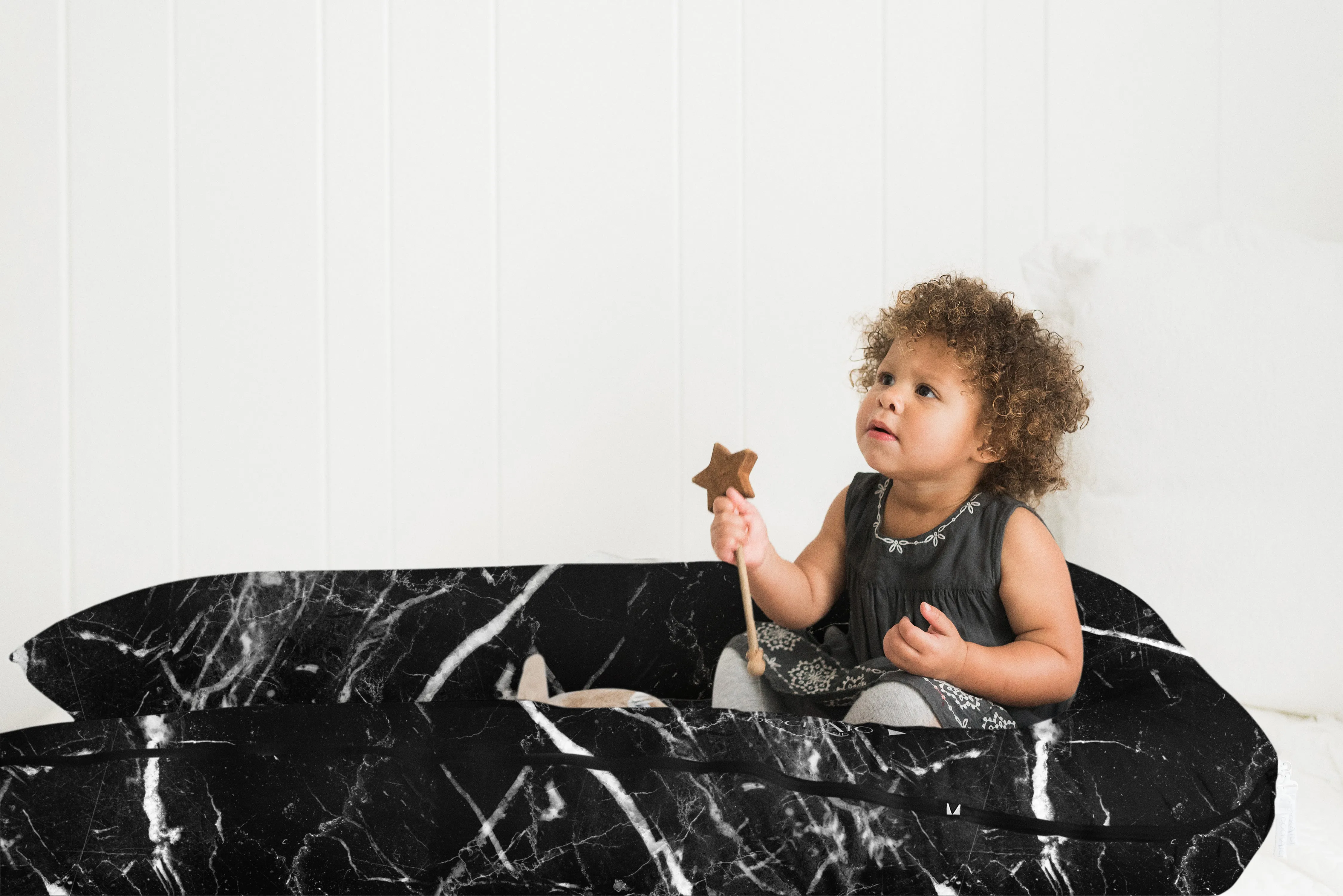 Grand Dock - Black Marble
