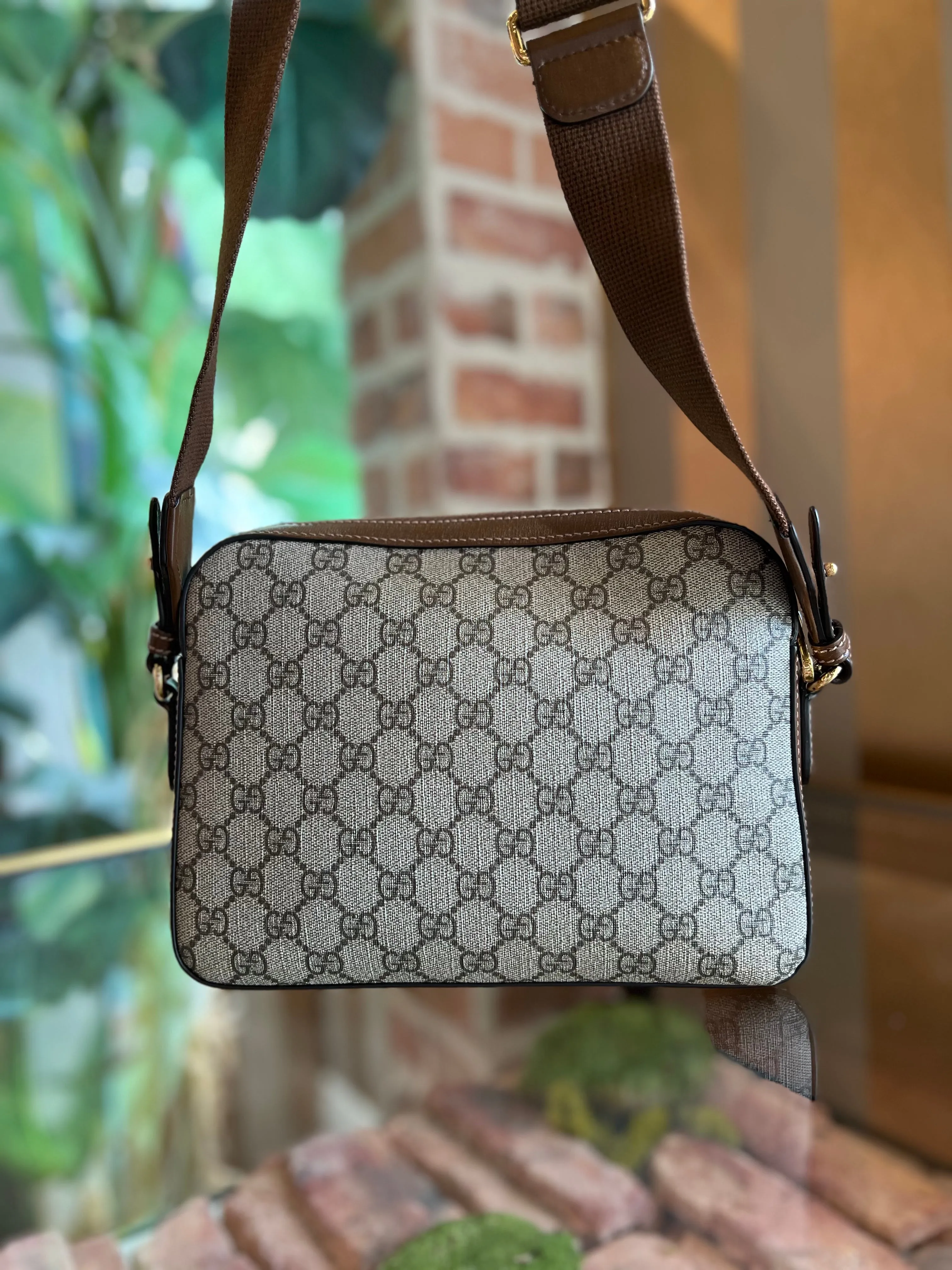 GUCCI Messenger Small Beige GG Supreme Coated Canvas Crossbody Bag