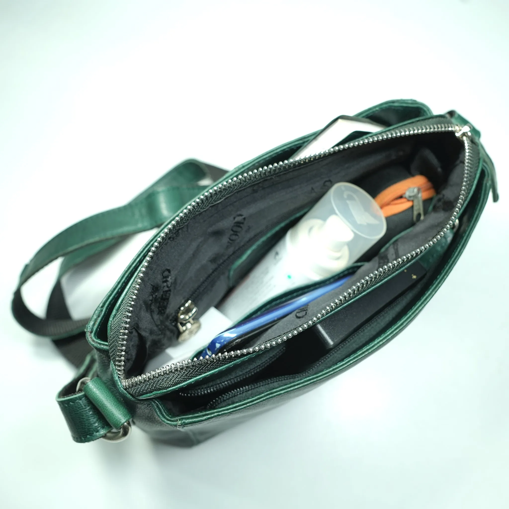GW448857 ~ Small Crossbody Bag