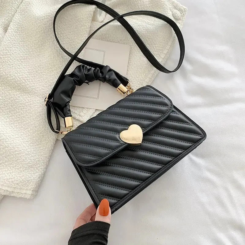 Love Chain Shoulder Bag - Stylish Women's Accessory