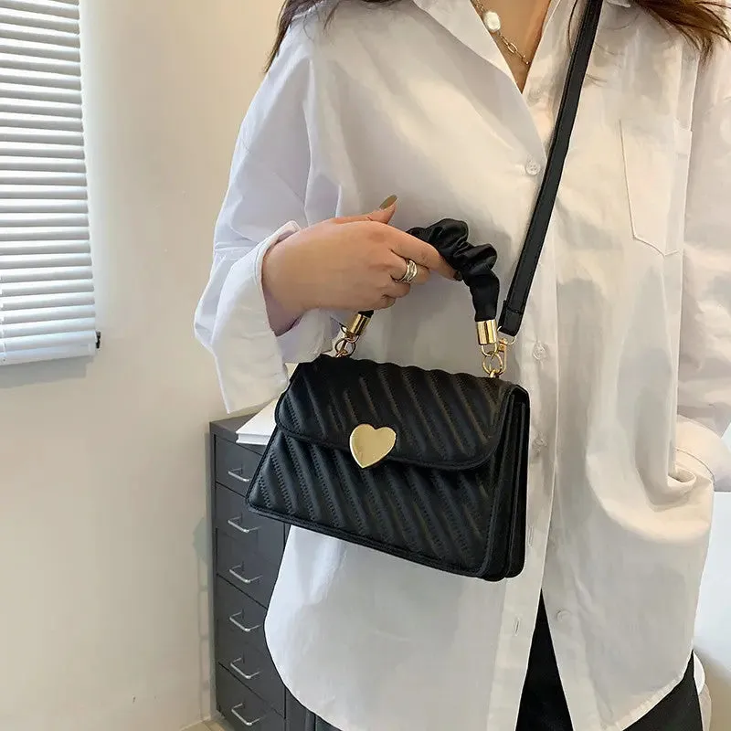 Love Chain Shoulder Bag - Stylish Women's Accessory