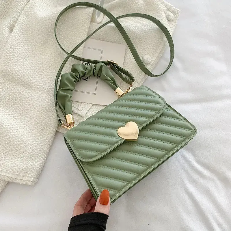 Love Chain Shoulder Bag - Stylish Women's Accessory