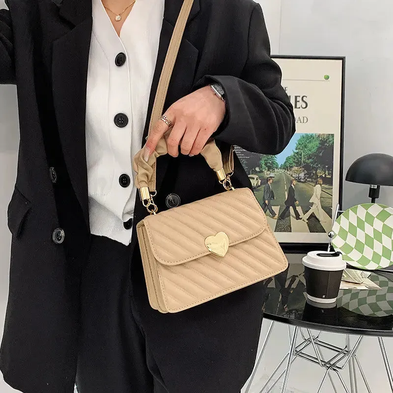 Love Chain Shoulder Bag - Stylish Women's Accessory