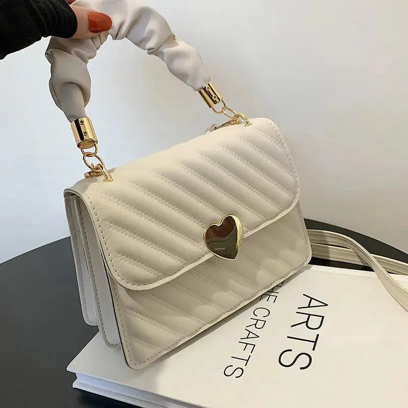 Love Chain Shoulder Bag - Stylish Women's Accessory
