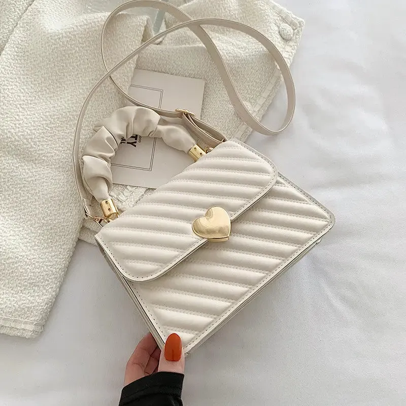 Love Chain Shoulder Bag - Stylish Women's Accessory