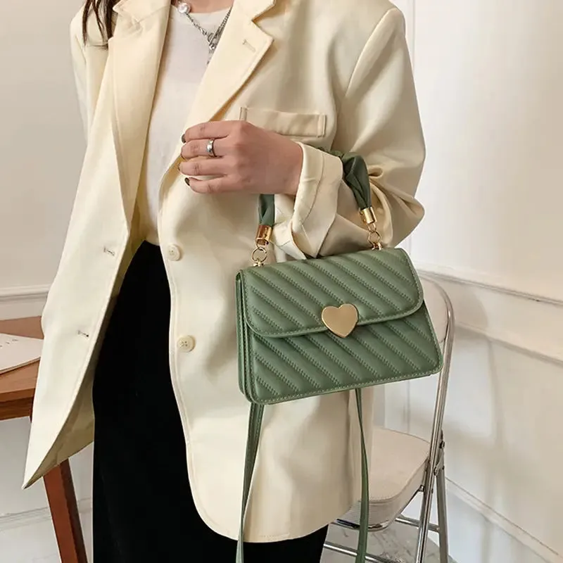 Love Chain Shoulder Bag - Stylish Women's Accessory
