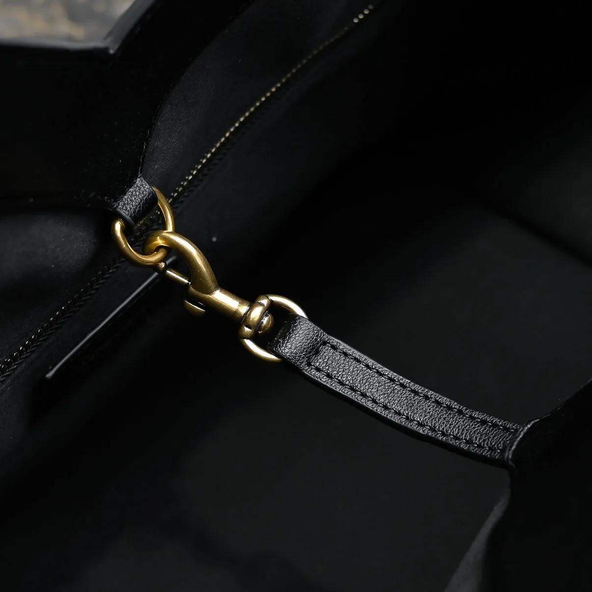 Minimalist YV Tote Bag