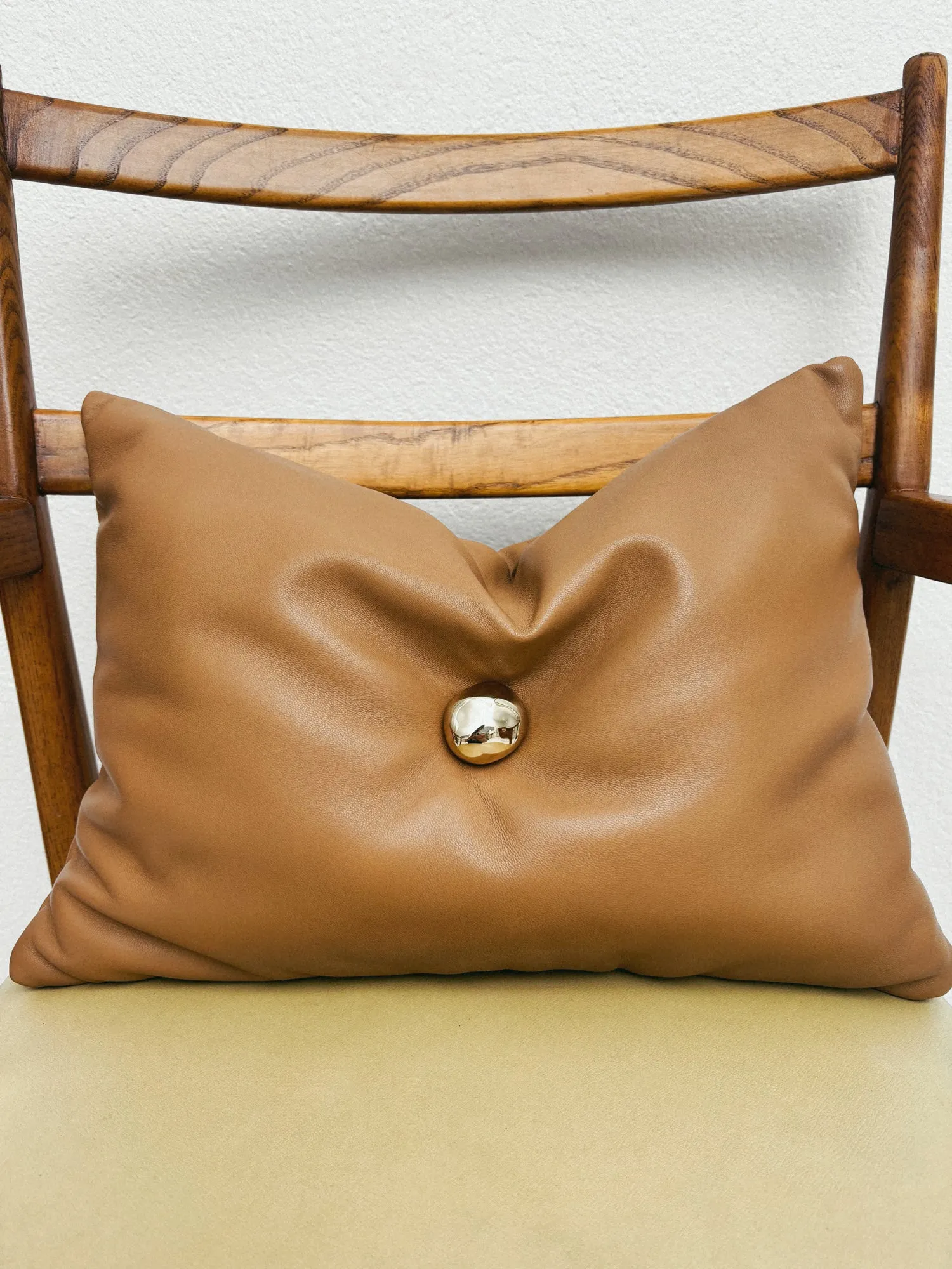 Pia Pillow Clutch Leather Camel