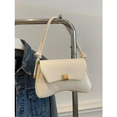 Red Faux-Crocodile Leather Texture Crossbody Bag for Bold Style