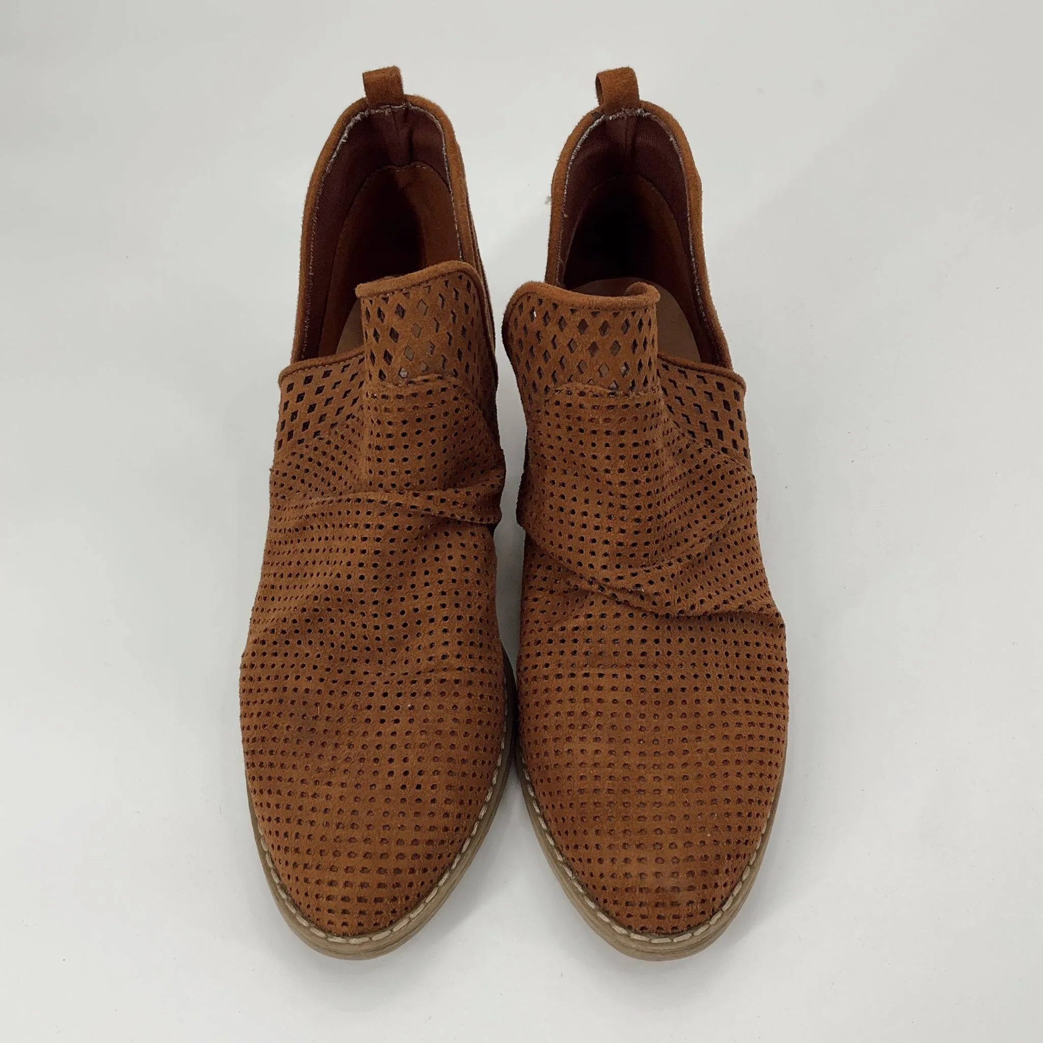 Report Brown Boots Size 8.5