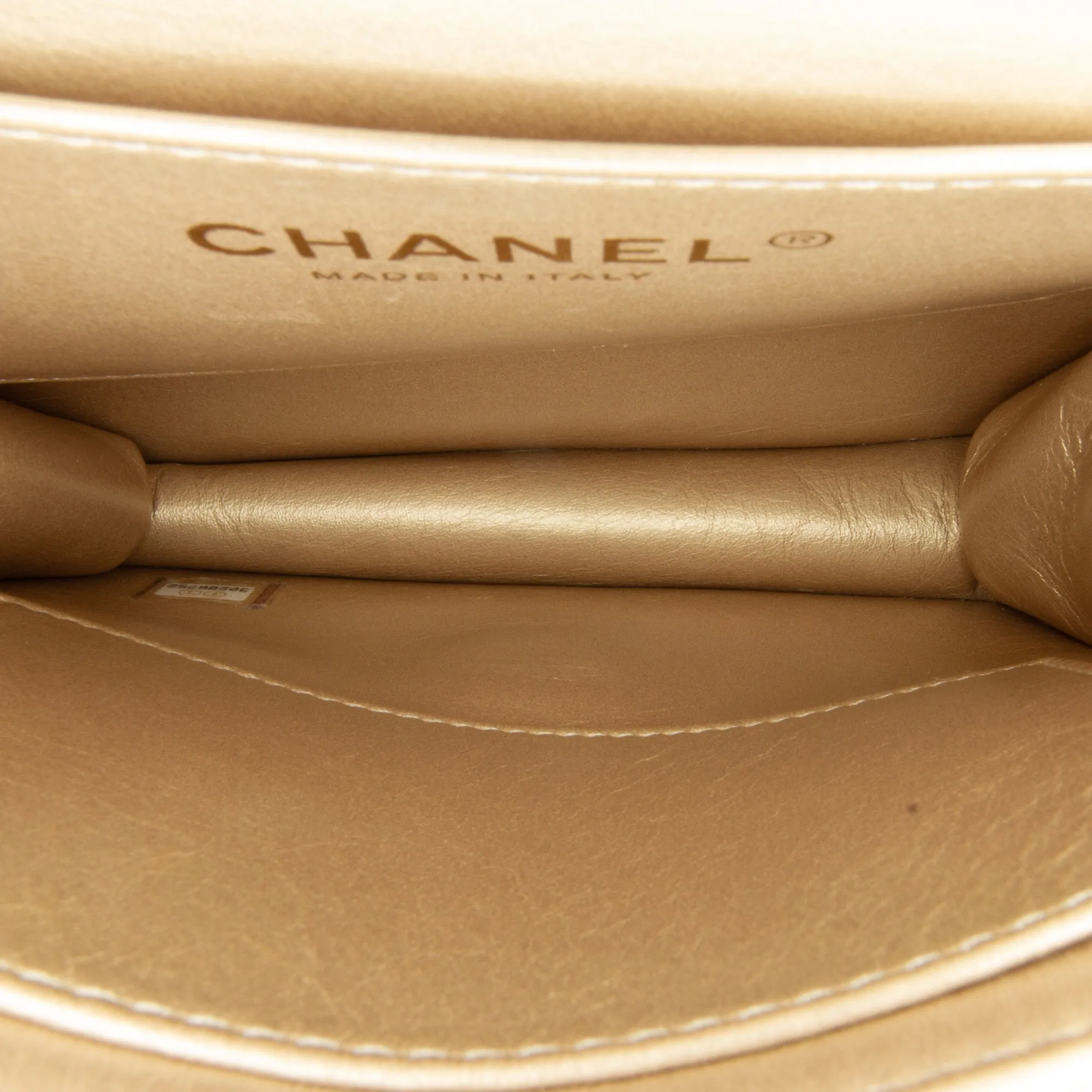 Small Chic Pearls Flap