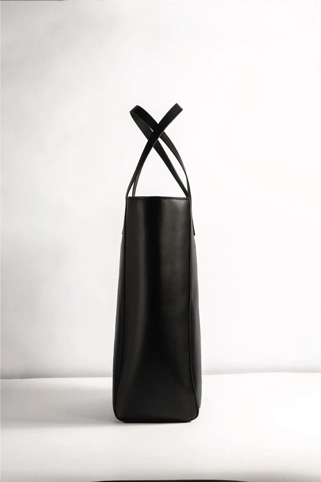 Tanned   I   Pocket Tote      Black  TO/PT-BLK  I Leather Bag
